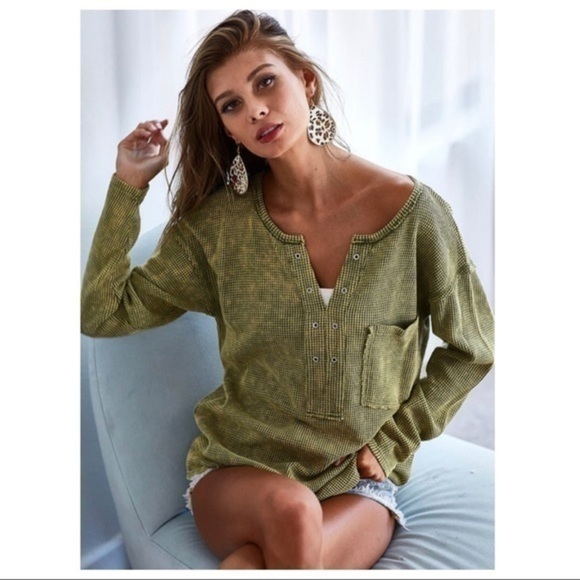 Bibi NWT Waffle Printed Mineral Washed Top Sz Med Small Grommet Detail Raw Hem - Picture 4 of 11